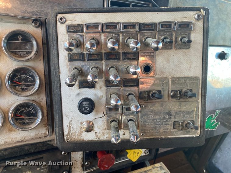 image for item DN6597 1996 Kenworth T600  semi truck