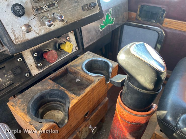 image for item DN6597 1996 Kenworth T600  semi truck