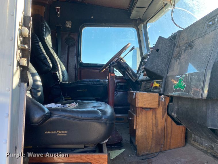 image for item DN6597 1996 Kenworth T600  semi truck