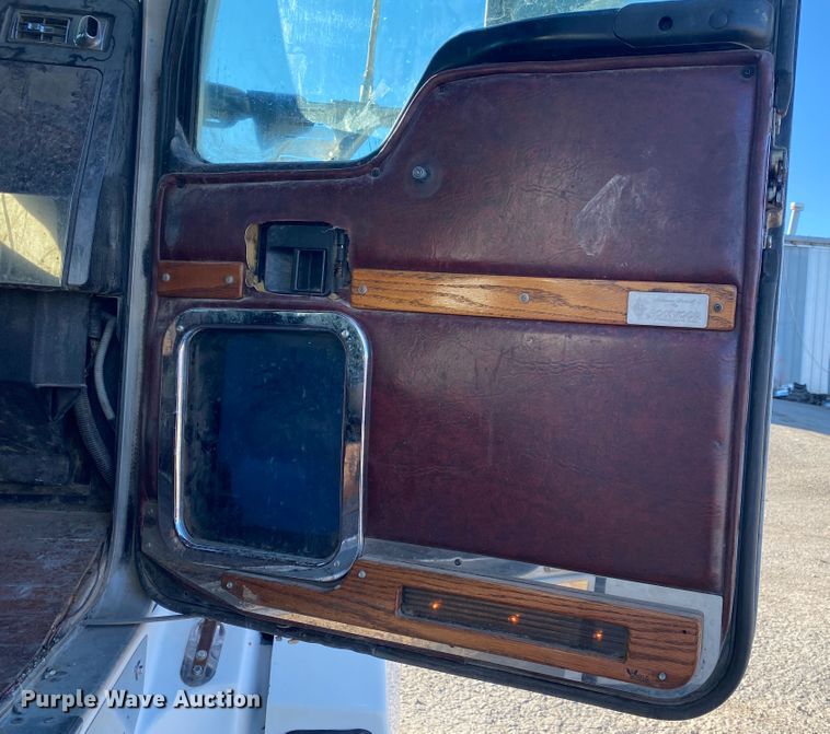 image for item DN6597 1996 Kenworth T600  semi truck