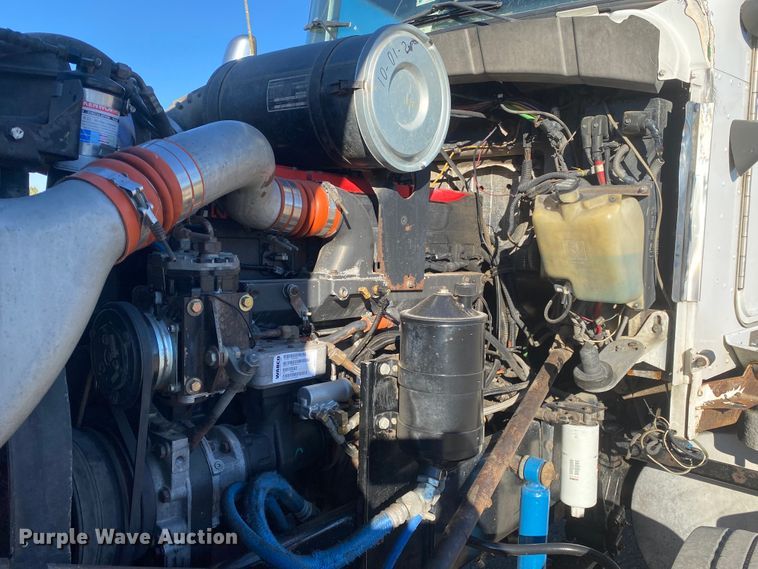 image for item DN6597 1996 Kenworth T600  semi truck