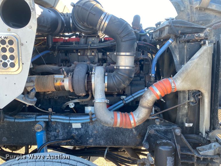 image for item DN6597 1996 Kenworth T600  semi truck