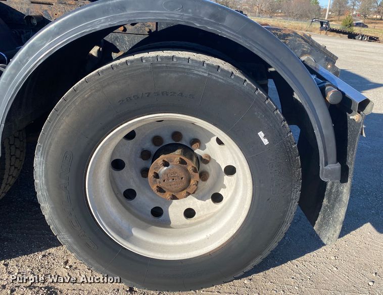 image for item DN6597 1996 Kenworth T600  semi truck