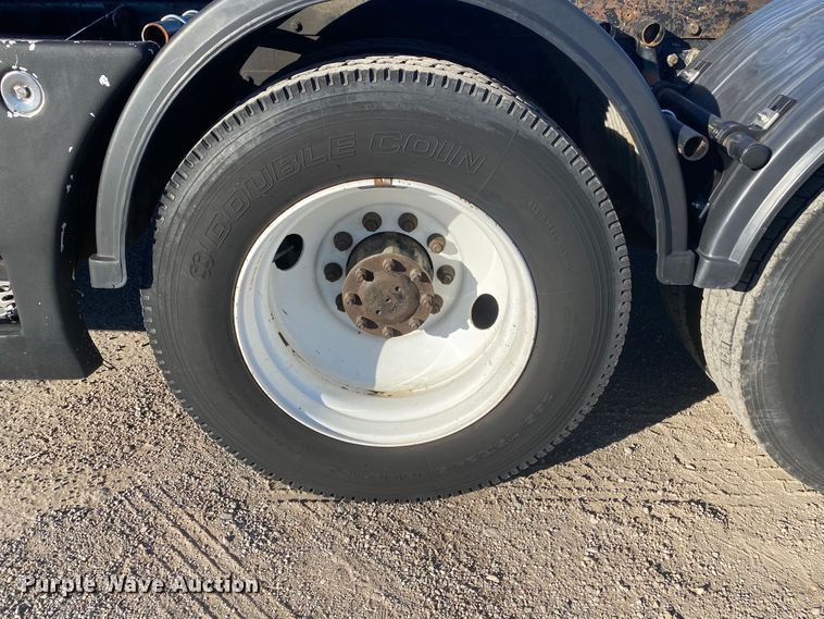 image for item DN6597 1996 Kenworth T600  semi truck