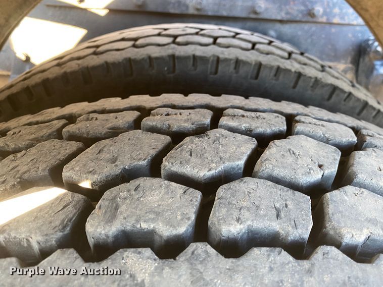 image for item DN6597 1996 Kenworth T600  semi truck