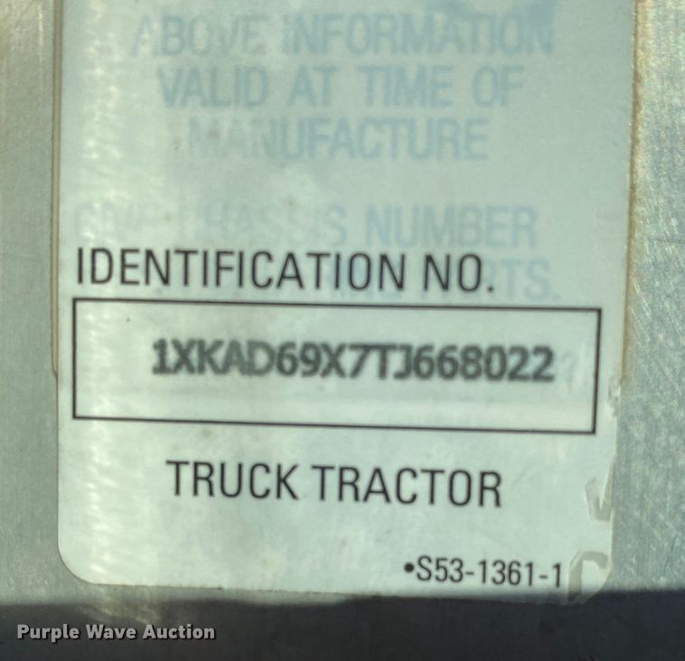 image for item DN6597 1996 Kenworth T600  semi truck