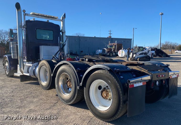 image for item DN6599 1998 Peterbilt 379  semi truck