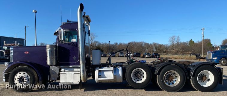 image for item DN6599 1998 Peterbilt 379  semi truck