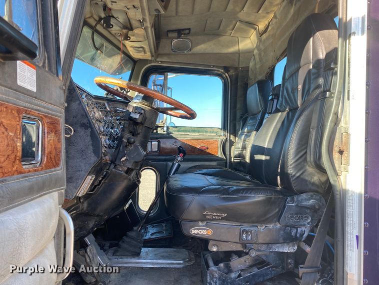 image for item DN6599 1998 Peterbilt 379  semi truck