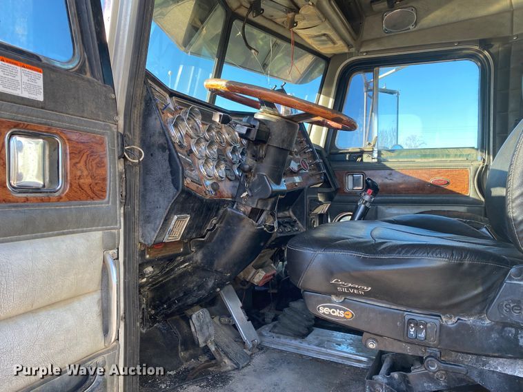 image for item DN6599 1998 Peterbilt 379  semi truck