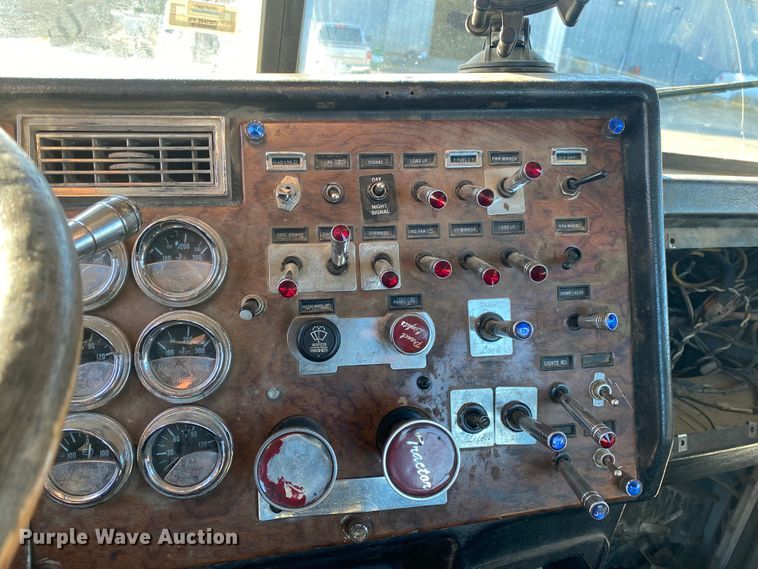 image for item DN6599 1998 Peterbilt 379  semi truck