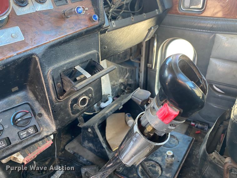 image for item DN6599 1998 Peterbilt 379  semi truck