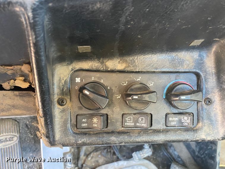 image for item DN6599 1998 Peterbilt 379  semi truck