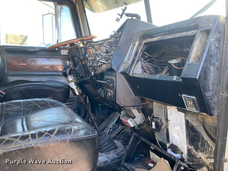 image for item DN6599 1998 Peterbilt 379  semi truck