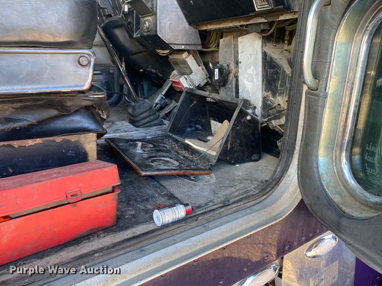 image for item DN6599 1998 Peterbilt 379  semi truck