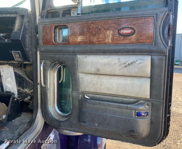 image for item DN6599 1998 Peterbilt 379  semi truck