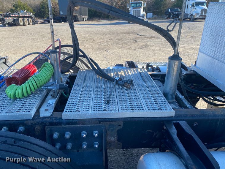 image for item DN6599 1998 Peterbilt 379  semi truck