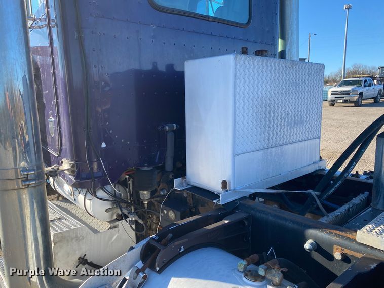 image for item DN6599 1998 Peterbilt 379  semi truck