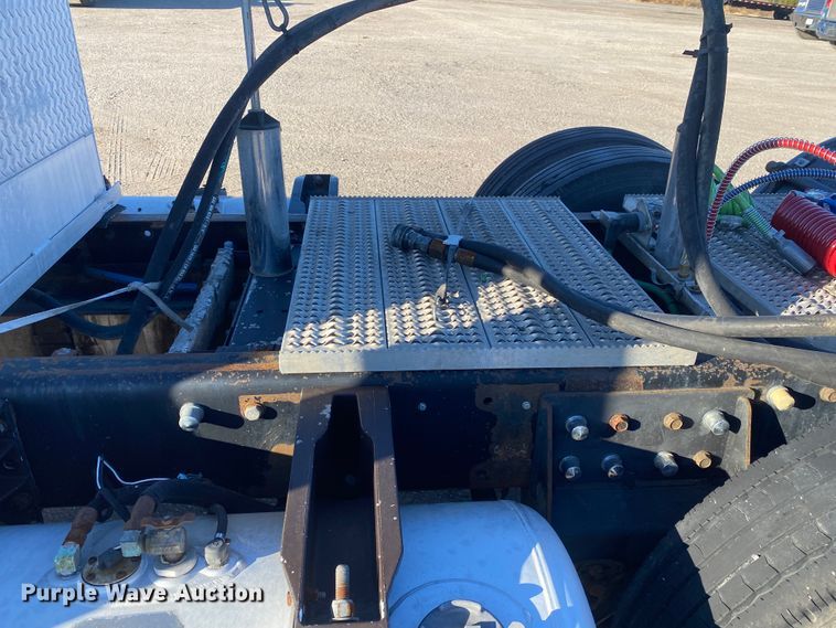 image for item DN6599 1998 Peterbilt 379  semi truck