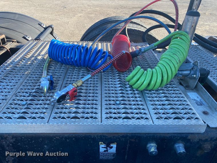 image for item DN6599 1998 Peterbilt 379  semi truck