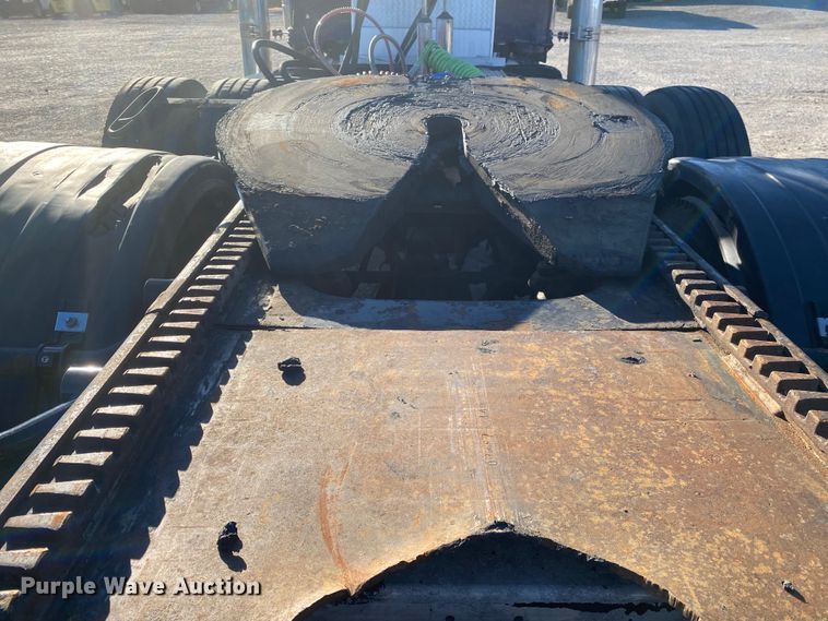 image for item DN6599 1998 Peterbilt 379  semi truck