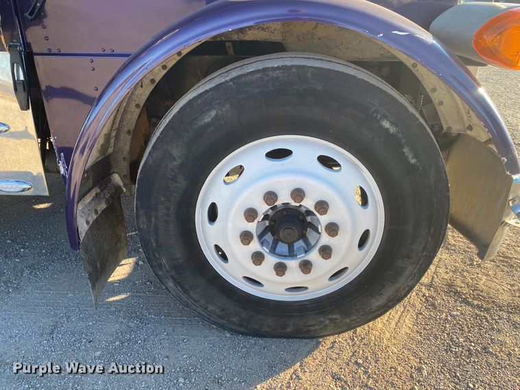 image for item DN6599 1998 Peterbilt 379  semi truck