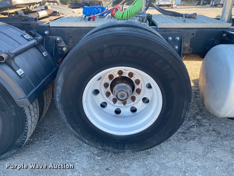 image for item DN6599 1998 Peterbilt 379  semi truck