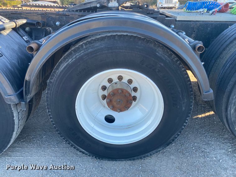 image for item DN6599 1998 Peterbilt 379  semi truck