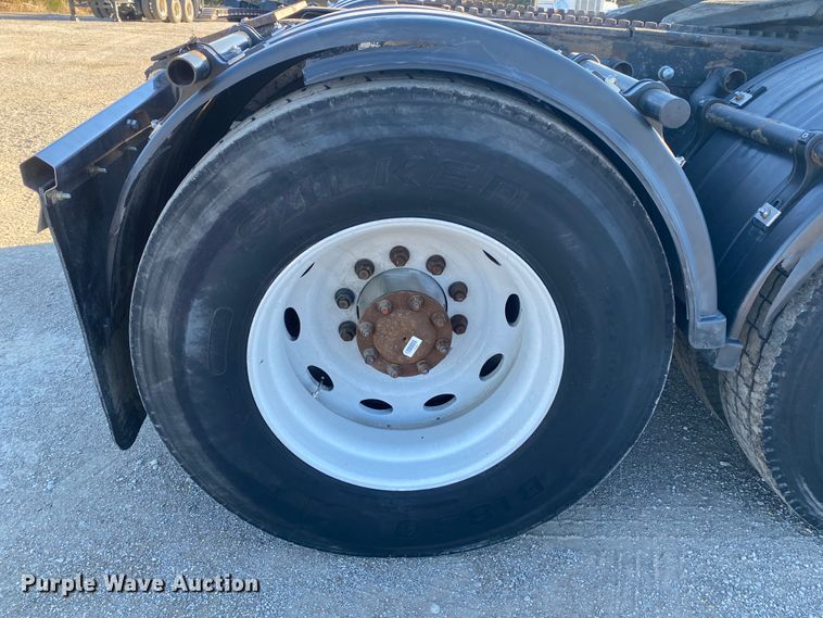 image for item DN6599 1998 Peterbilt 379  semi truck