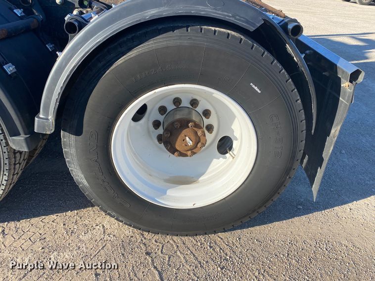 image for item DN6599 1998 Peterbilt 379  semi truck