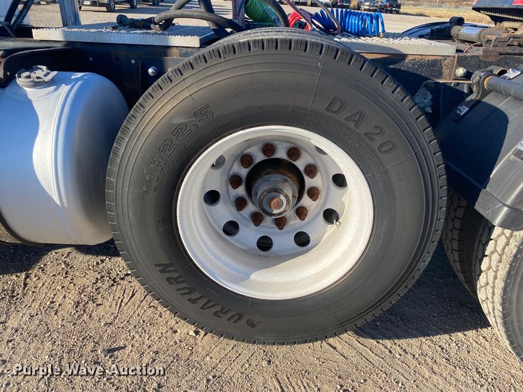 image for item DN6599 1998 Peterbilt 379  semi truck