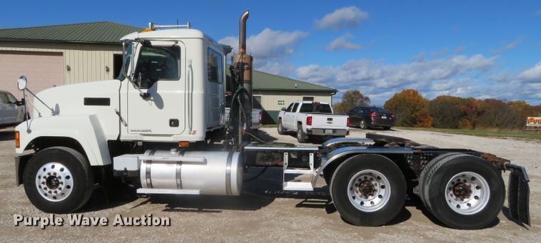 image for item DN7818 2008 Mack CHU613  semi truck