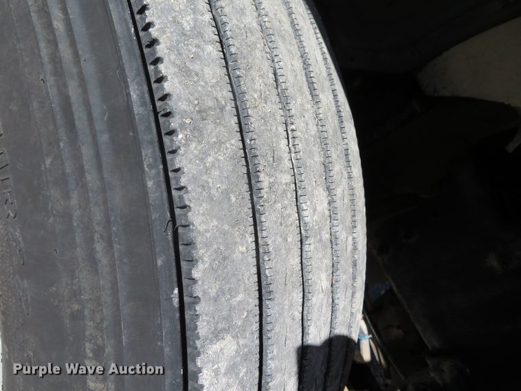 image for item DN7818 2008 Mack CHU613  semi truck