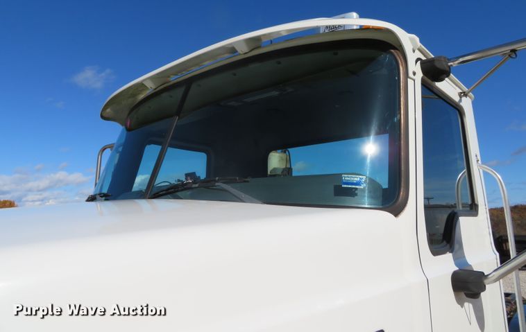 image for item DN7818 2008 Mack CHU613  semi truck