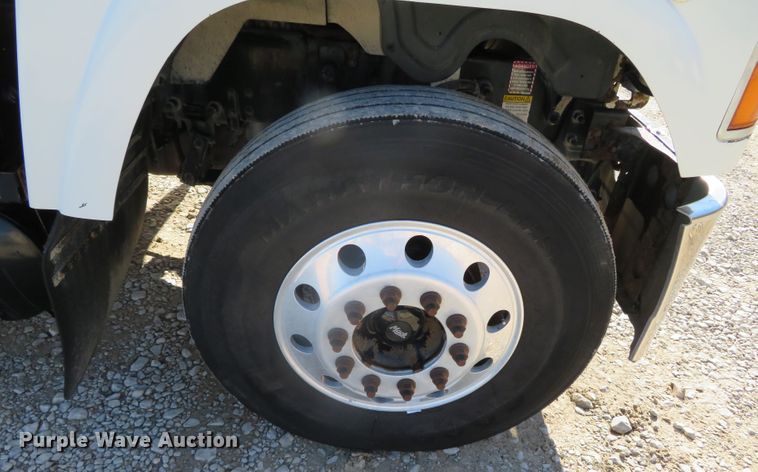 image for item DN7818 2008 Mack CHU613  semi truck