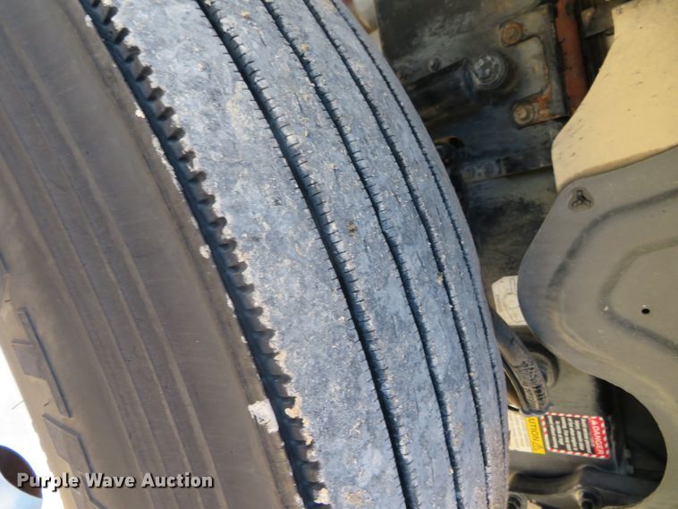 image for item DN7818 2008 Mack CHU613  semi truck