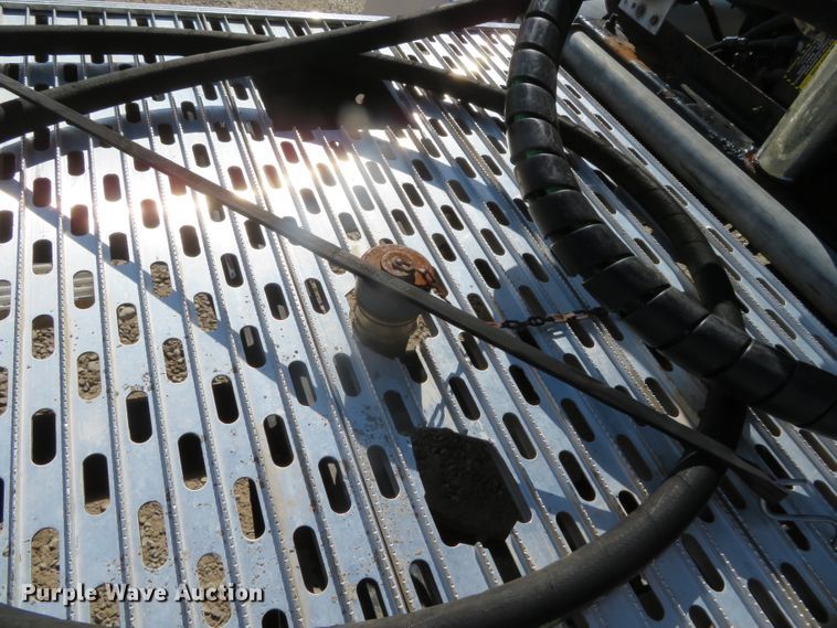 image for item DN7818 2008 Mack CHU613  semi truck