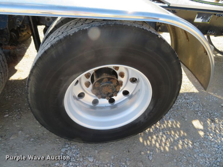 image for item DN7818 2008 Mack CHU613  semi truck