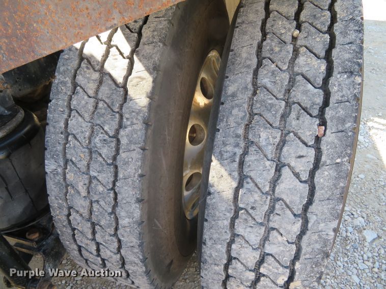 image for item DN7818 2008 Mack CHU613  semi truck