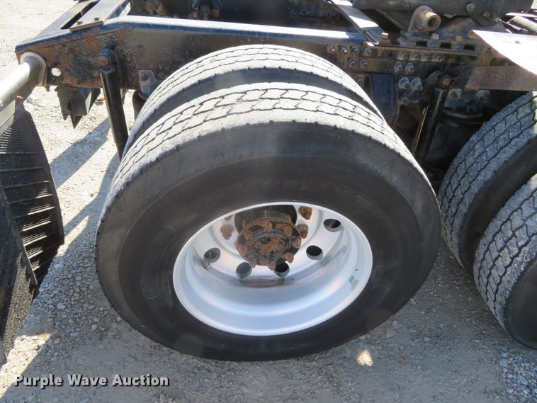 image for item DN7818 2008 Mack CHU613  semi truck