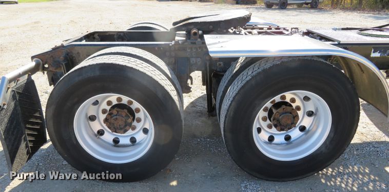 image for item DN7818 2008 Mack CHU613  semi truck