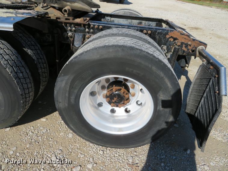 image for item DN7818 2008 Mack CHU613  semi truck