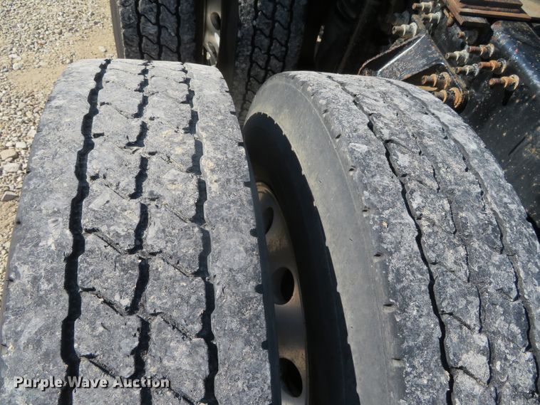 image for item DN7818 2008 Mack CHU613  semi truck