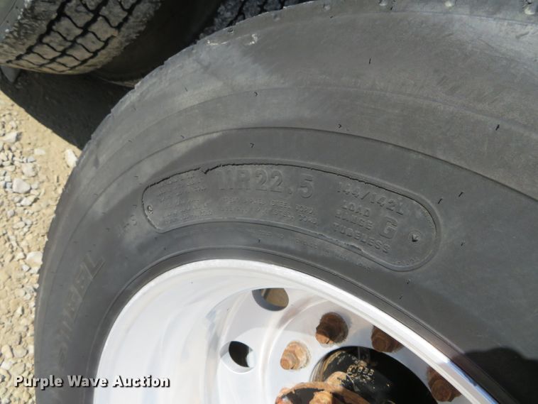 image for item DN7818 2008 Mack CHU613  semi truck