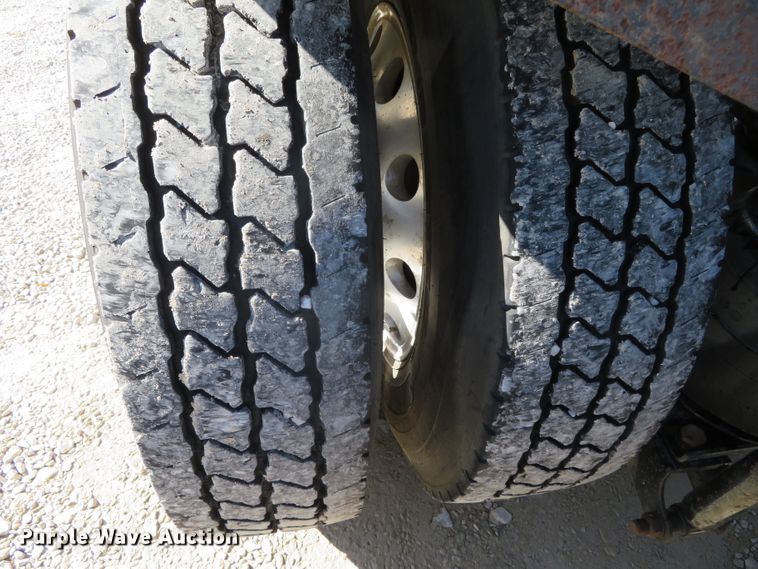 image for item DN7818 2008 Mack CHU613  semi truck