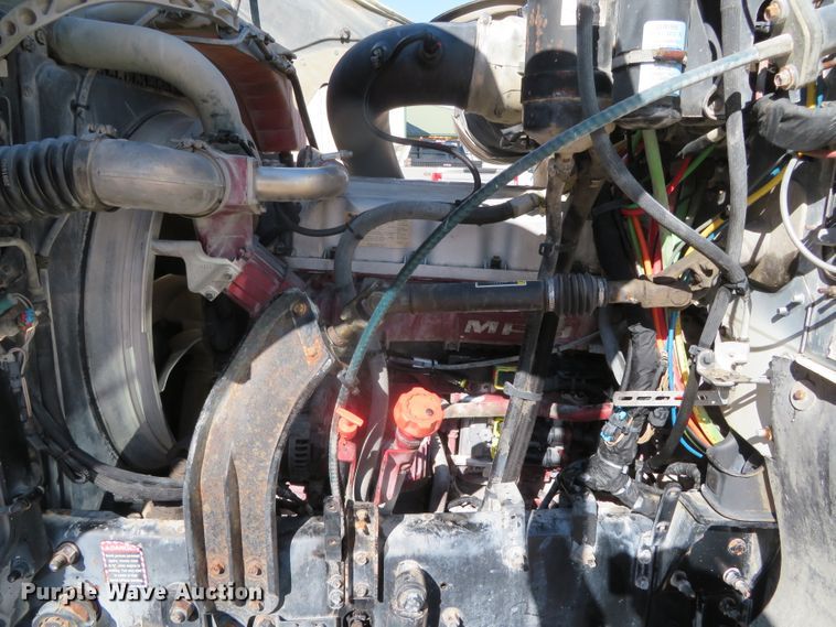 image for item DN7818 2008 Mack CHU613  semi truck