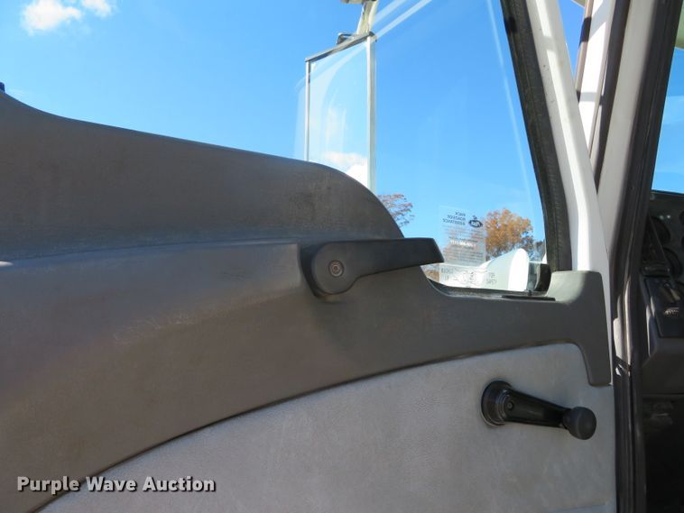 image for item DN7818 2008 Mack CHU613  semi truck