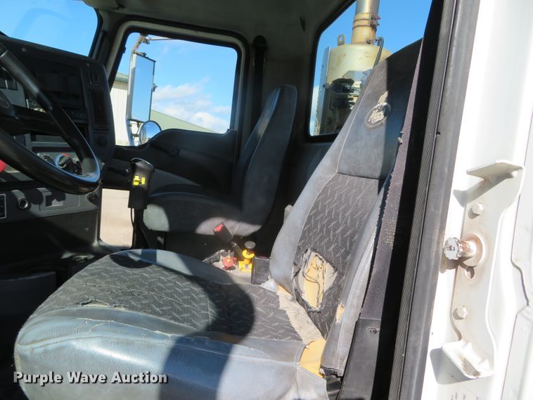 image for item DN7818 2008 Mack CHU613  semi truck