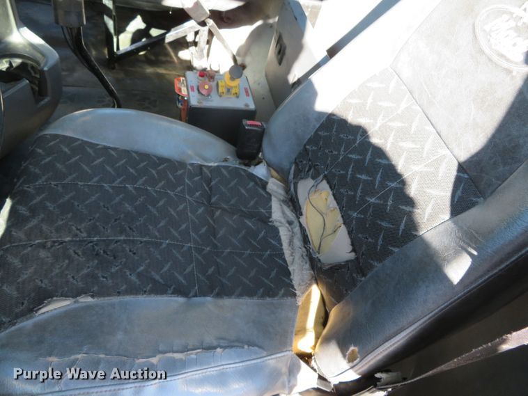 image for item DN7818 2008 Mack CHU613  semi truck