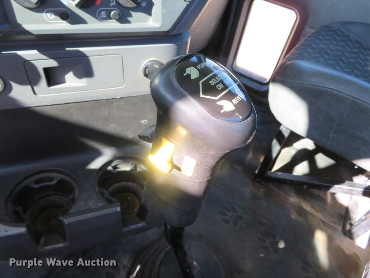 image for item DN7818 2008 Mack CHU613  semi truck